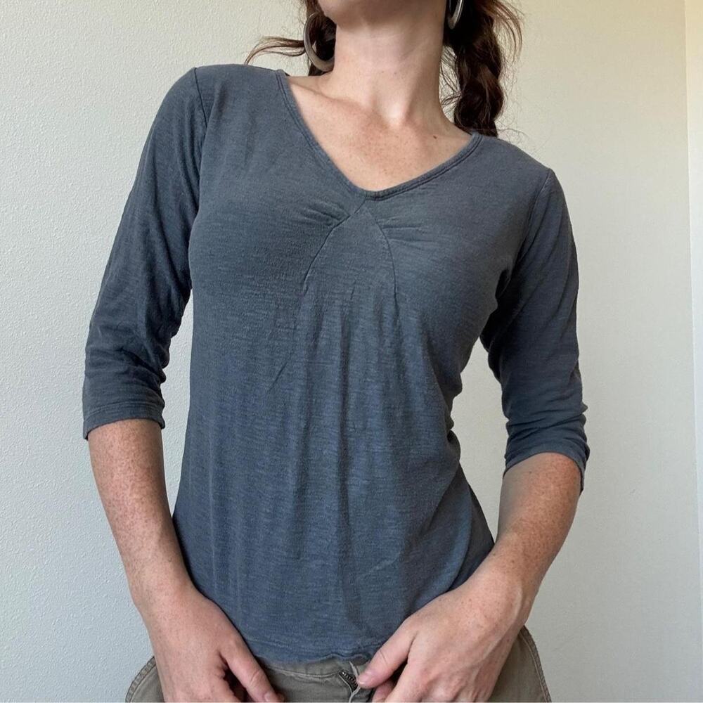Cut loose blue gray v neck 3/4 sleeve top